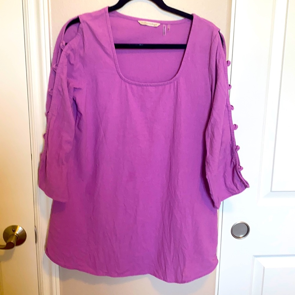 Great top with cut it sleeves French knot closures